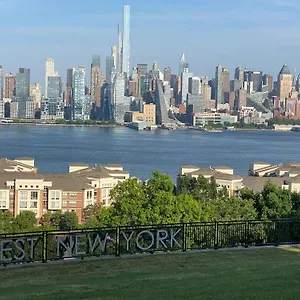  Apartment Retreat - 2br Nyc Access